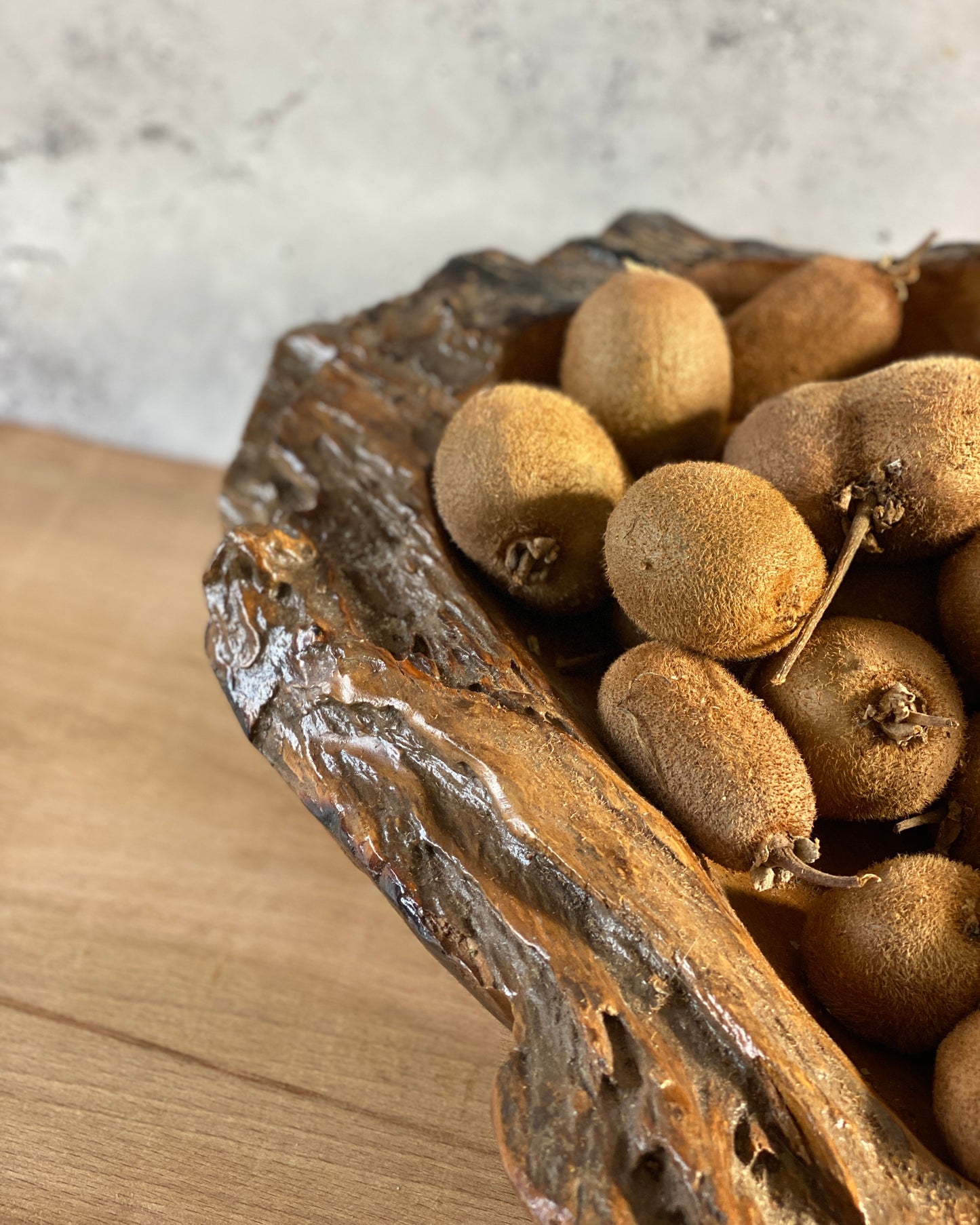 Corbeille à fruits artisanale en bois d'olivier – Une pièce unique chargée d'histoire et de durabilité