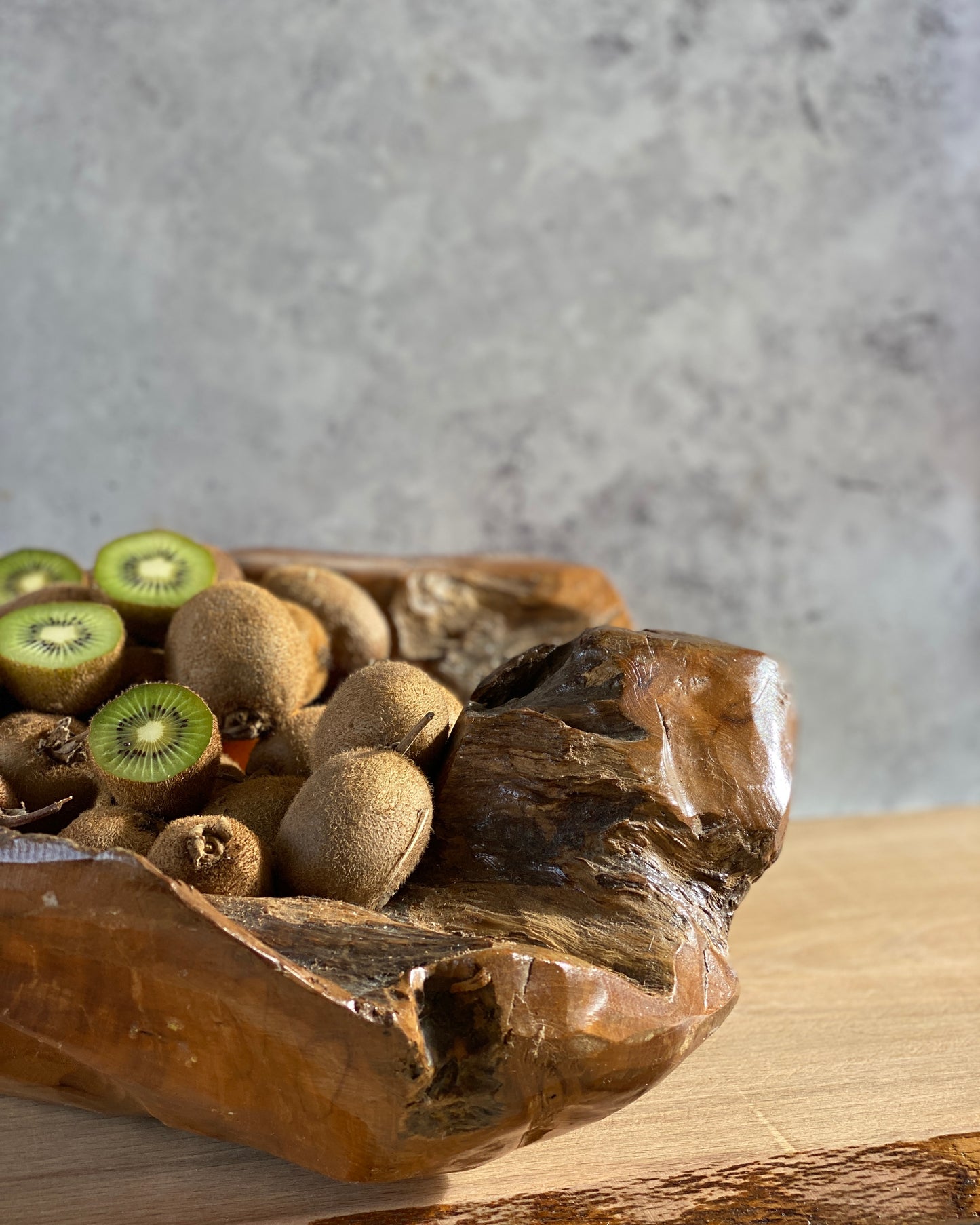Corbeille à fruits artisanale en bois d'olivier – Une pièce unique chargée d'histoire et de durabilité