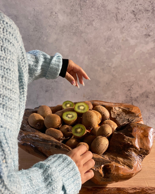 Corbeille à fruits artisanale en bois d'olivier – Une pièce unique chargée d'histoire et de durabilité
